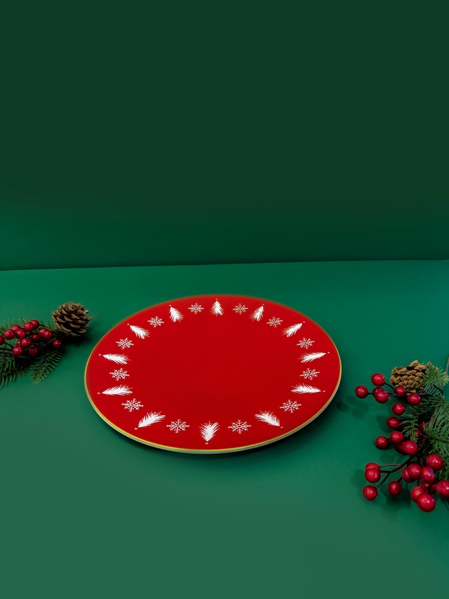 RED SNOWFALL PLATE