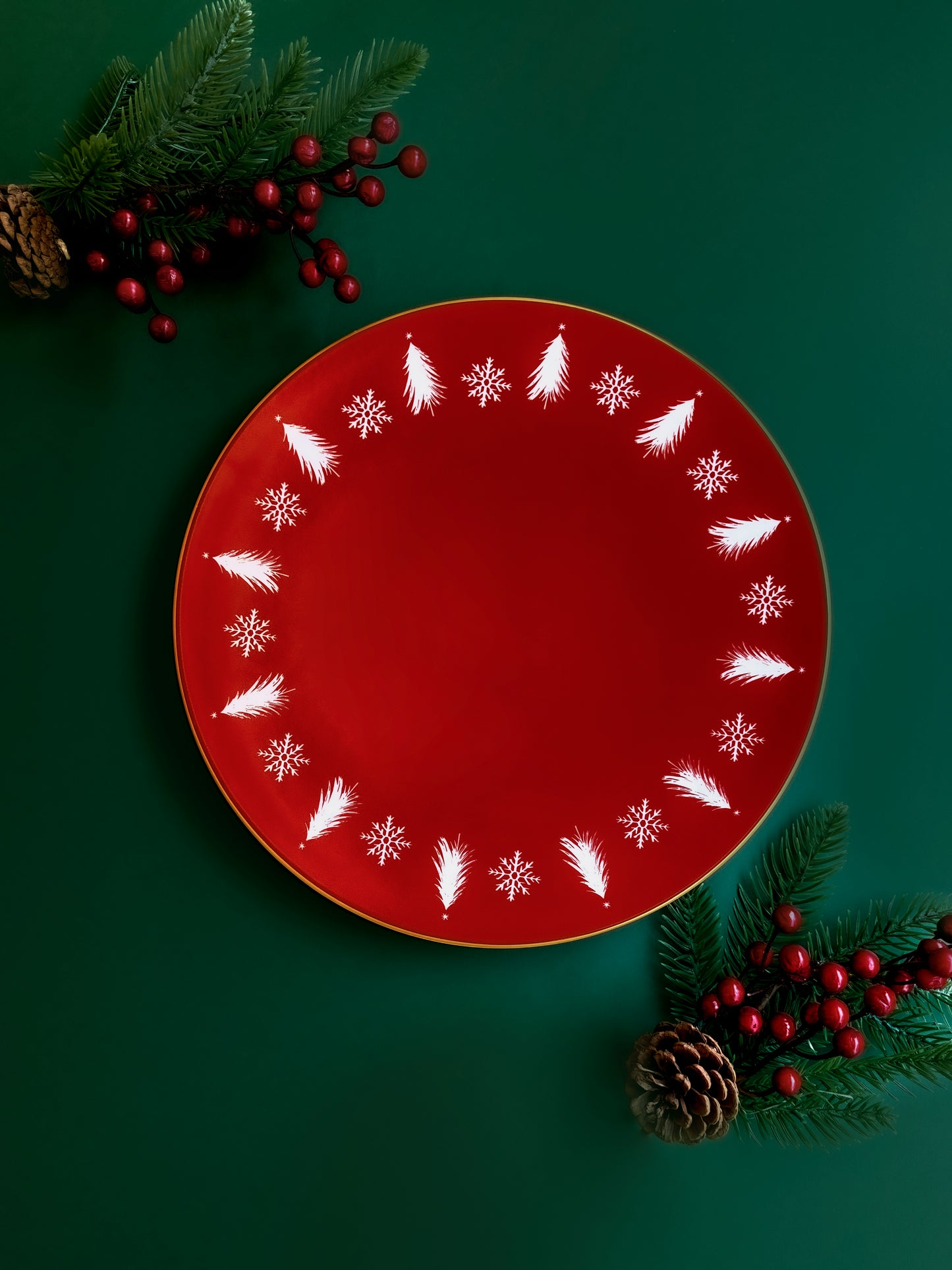 RED SNOWFALL PLATE