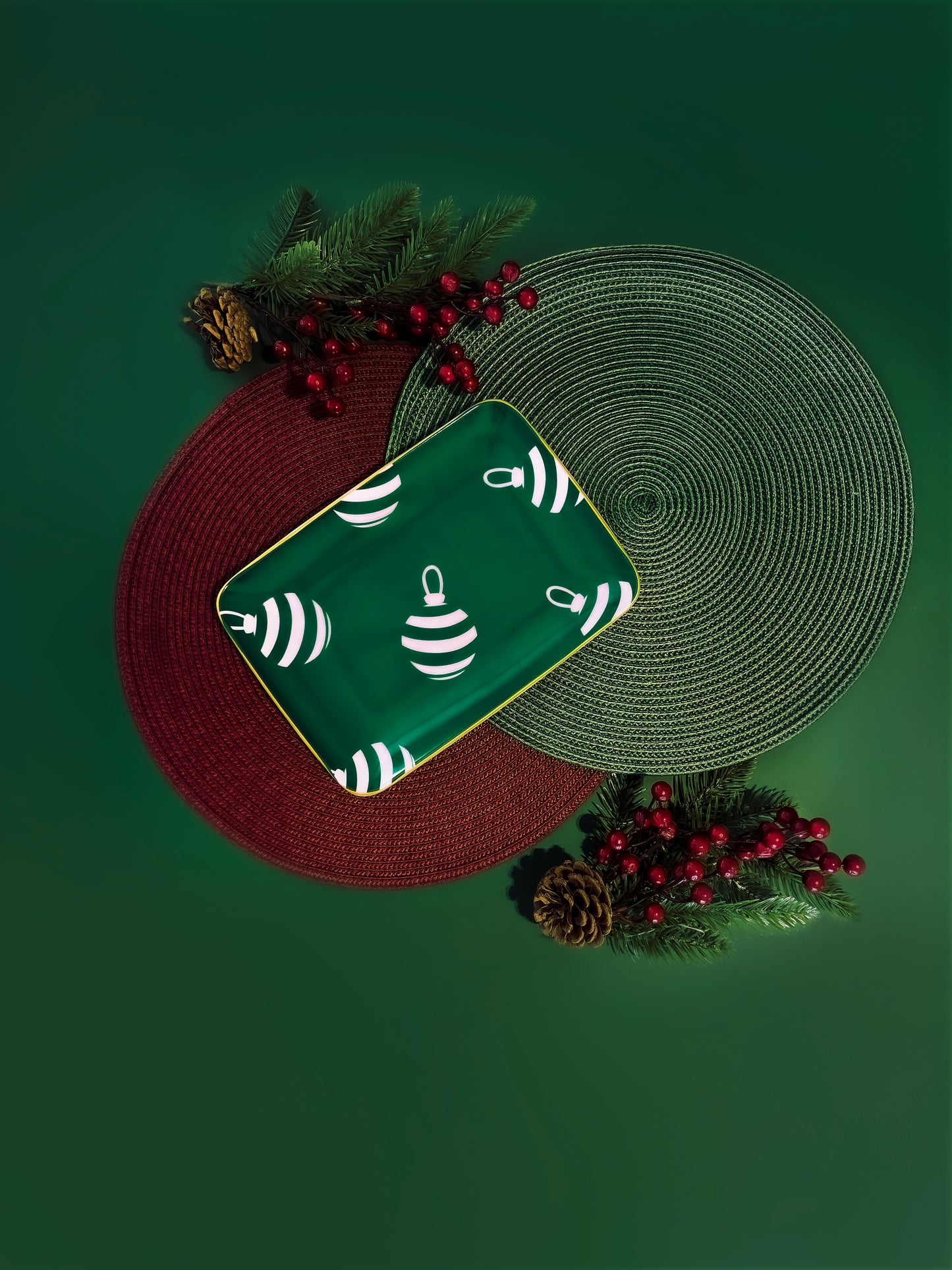 GREEN HOLIDAY CHARM PLATE