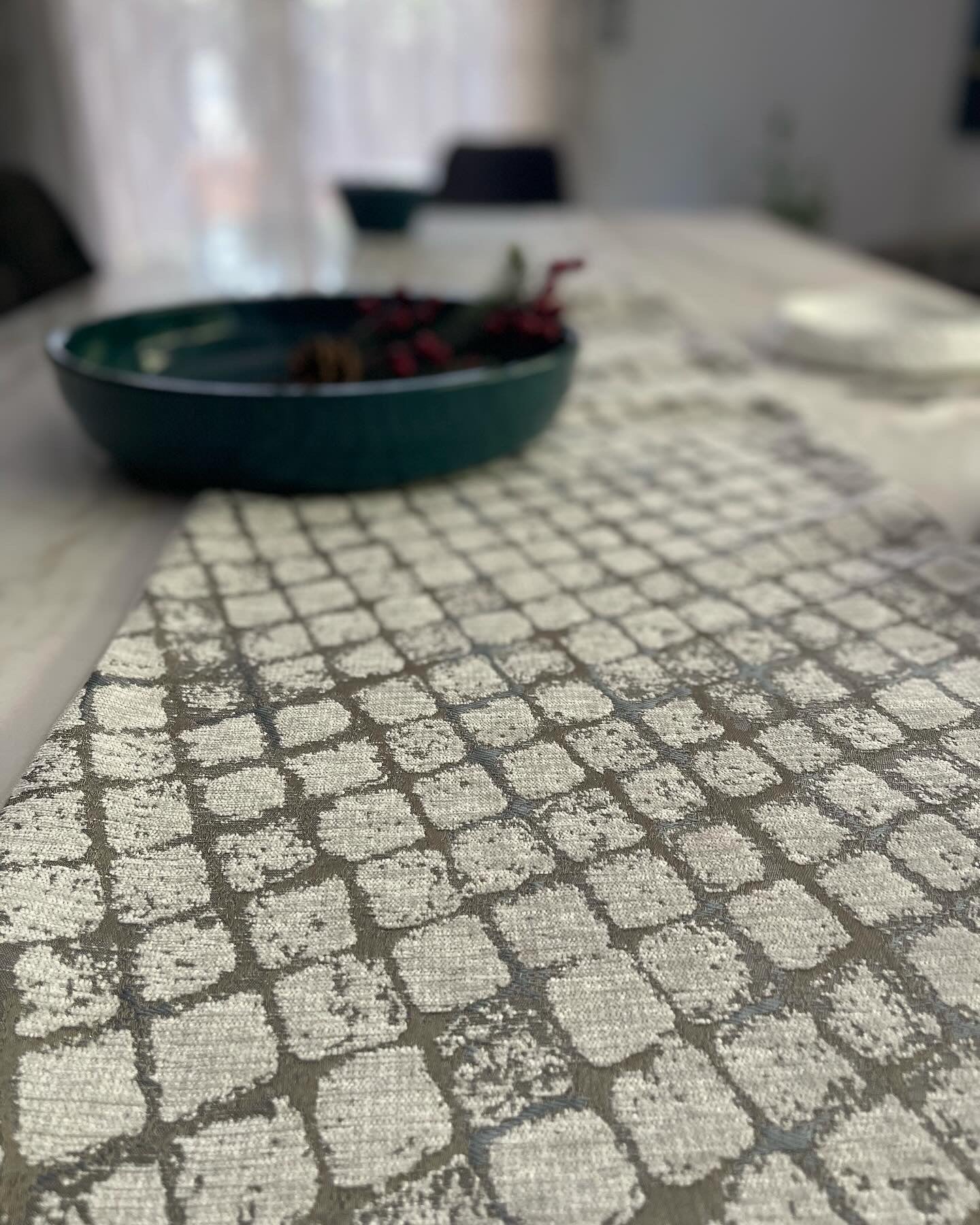 GREY TABLE RUNNER