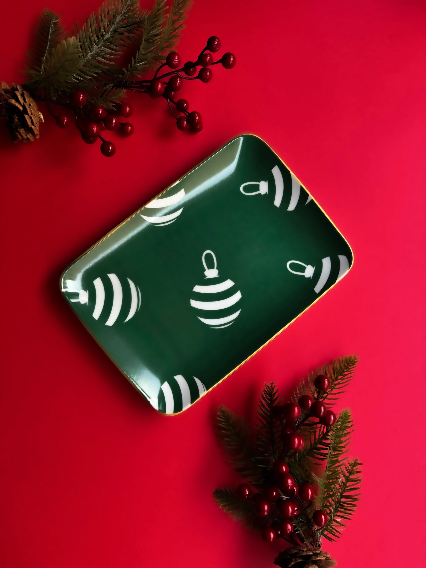 GREEN HOLIDAY CHARM PLATE