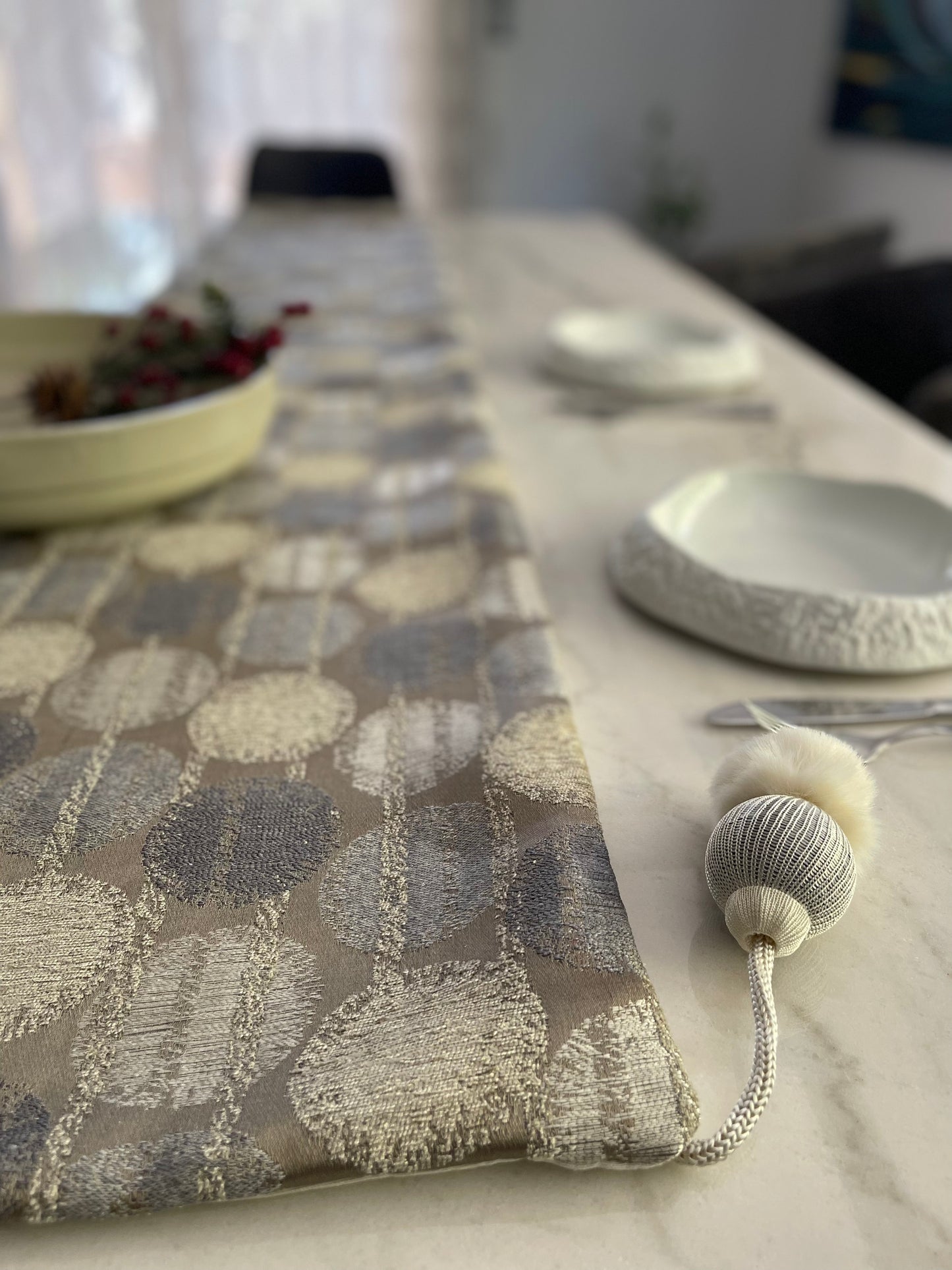 CIRCLES TABLE RUNNERS