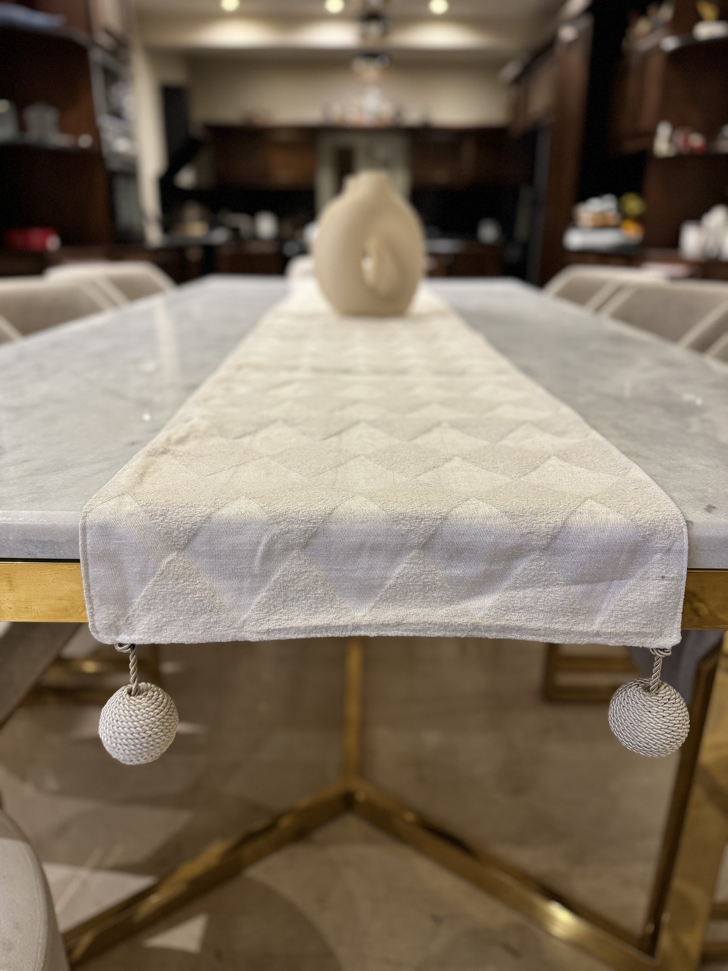 GEOMETRIC WHITE TABLE RUNNER