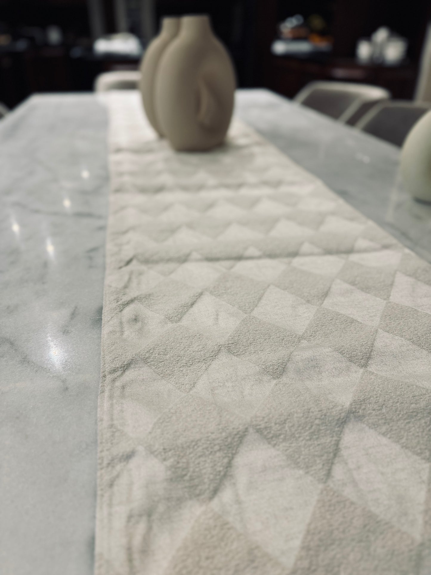 GEOMETRIC WHITE TABLE RUNNER