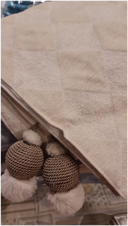 DIAMOND BEIGE TABLE RUNNER