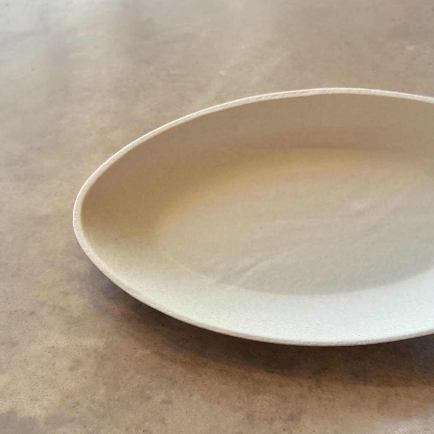 OVAL SHAPED SERVING PLATE